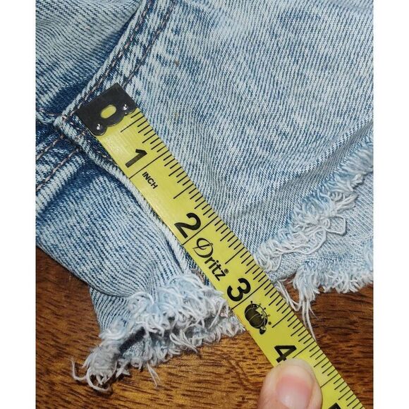 American Eagle Strigid jean shorts frayed distressed Size 4 light wash asymmetri - Picture 7 of 16